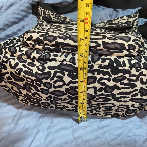 EUC Travelon Anti-Theft Crossbody Bag in Leopard print - Picture 7 of 15
